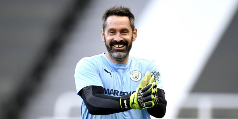 Scott Carson - hình ảnh thủ môn đáng ngưỡng mộ